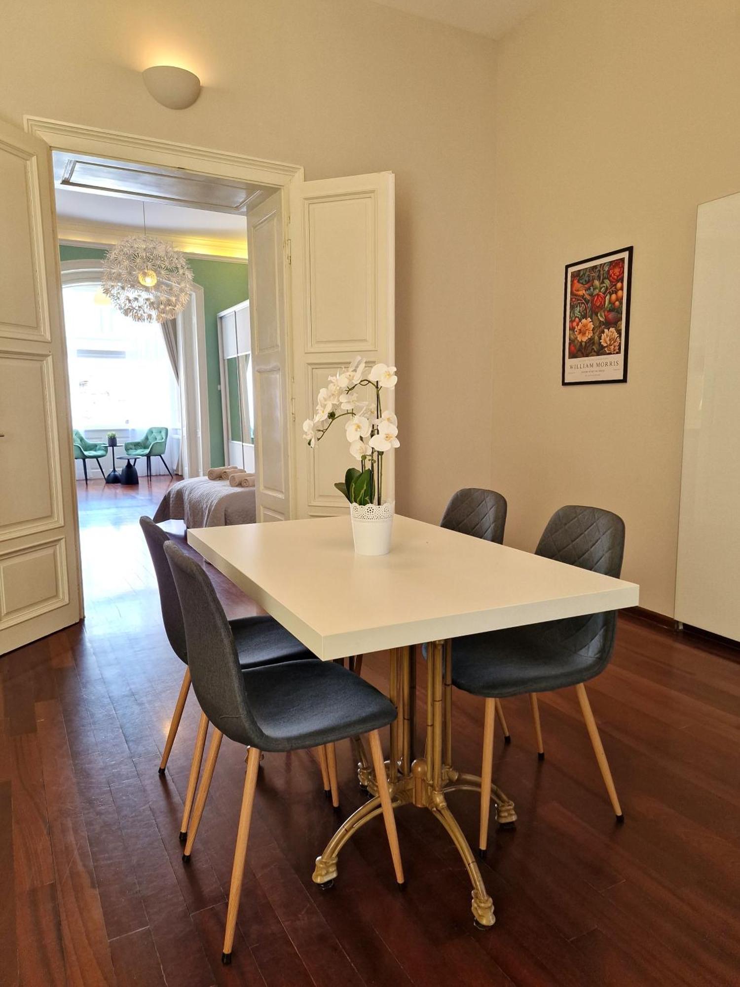 Apartment Exclusive View Cvjetni Trg Zágráb Kültér fotó